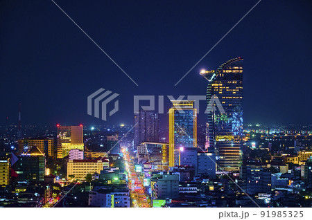 カンボジア首都プノンペンの夜景モニボン通り カンボジア首都プノンペンの夜景モニボン通り 91985325