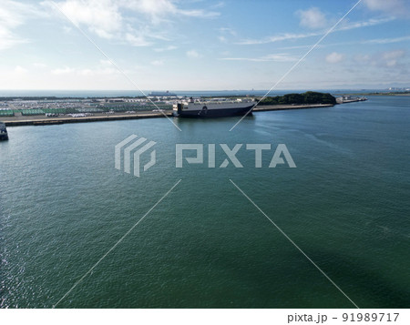 新門司港のフェリーターミナルの空撮 新門司港のフェリーターミナルの空撮 91989717