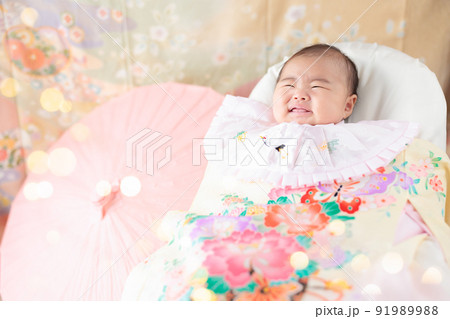 お宮参り　記念撮影　ぐずる赤ちゃん 91989988