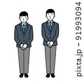 お辞儀をする男子学生 91993094