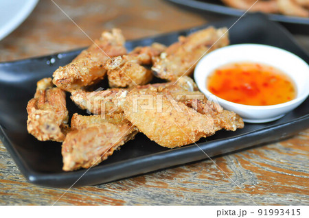 deep fried chicken or fried chicken , chicken or crispy chicken 91993415