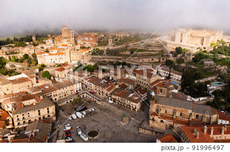 Aerial view of Trujillo overlooking central square, castle and Church of Santa Maria la Mayor Aerial view of Trujillo overlooking central square, castle and Church of Santa Maria la Mayor 91996497