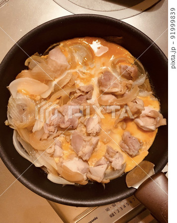 フライパンで作った親子煮 91999839