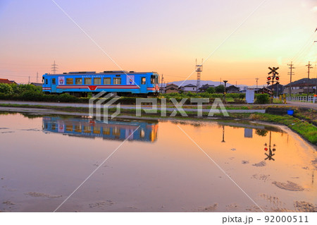 樽見鉄道　夕暮れ時のリフレクション 92000511