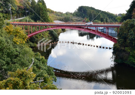 奈良県 大門池と信貴の山並みと信貴大橋 奈良県 大門池と信貴の山並みと信貴大橋 92001093