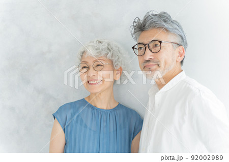 眼鏡をかけたシニア夫婦 眼鏡をかけたシニア夫婦 92002989