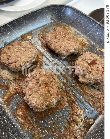 Hamburger cutlets are fried in a frying pan Hamburger cutlets are fried in a frying pan 92003179