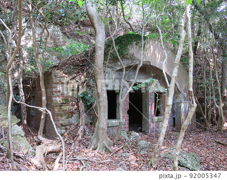 対馬・金田城 城山砲台 弾薬庫 対馬・金田城 城山砲台 弾薬庫 92005347