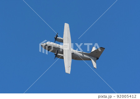 イタリア空軍C-27Jスパルタン輸送機バレルロール 92005412