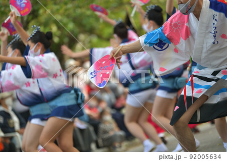 阿波踊り　春の祭典　徳島市　有名連　女性のハッピ踊り 92005634