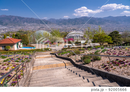 《山梨県》春の笛吹川フルーツ公園・甲府盆地の眺め 《山梨県》春の笛吹川フルーツ公園・甲府盆地の眺め 92005666