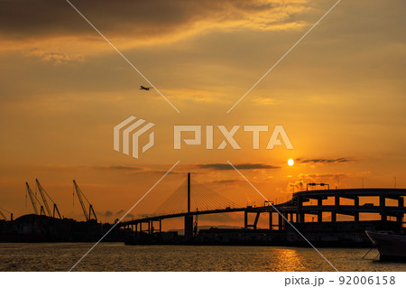 福岡都市高速と夕日 福岡都市高速と夕日 92006158