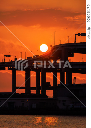 福岡都市高速と夕日 福岡都市高速と夕日 92006179