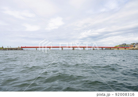 観光船から望む雄島橋（福井県） 92008316