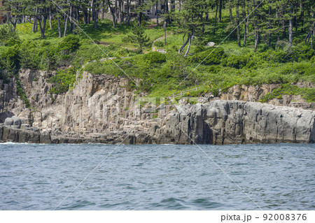 観光船より望む東尋坊の海岸 92008376