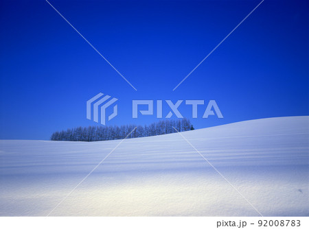 青空と雪景色 92008783