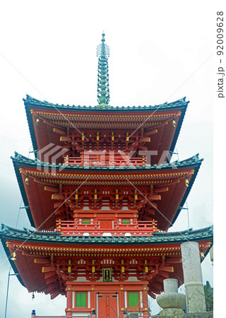 小豆島土庄町西光寺三重塔-1 92009628