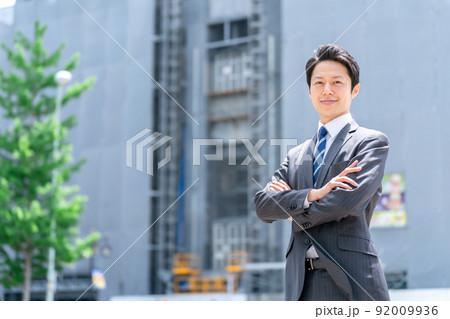ビジネスシーン　工事現場　ミドル　男性 92009936