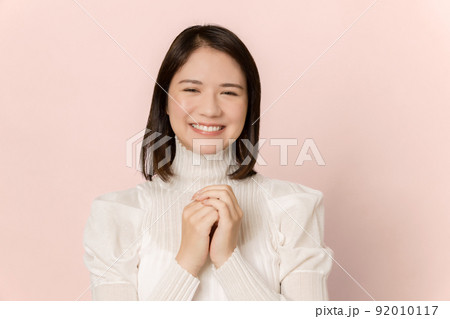 笑顔の女性 笑顔の女性 92010117