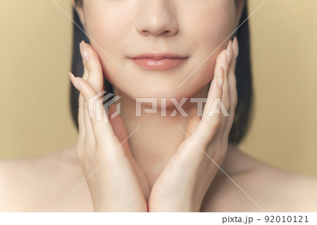 女性のスキンケアイメージ 92010121