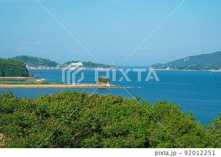 晴れた初夏の瀬戸内海と牛窓の街と前島2　岡山県瀬戸内市 92012251