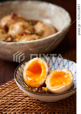 半分に割った麻薬たまご 半分に割った麻薬たまご 92012897