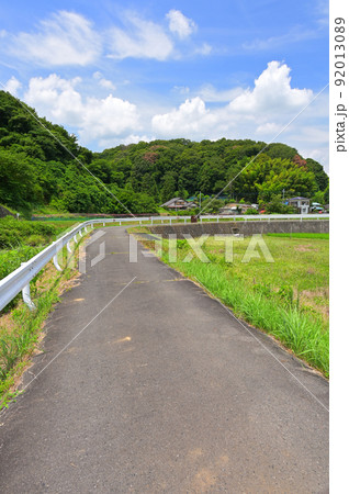 夏が似合う中荻野のさんぽみち 夏が似合う中荻野のさんぽみち 92013089