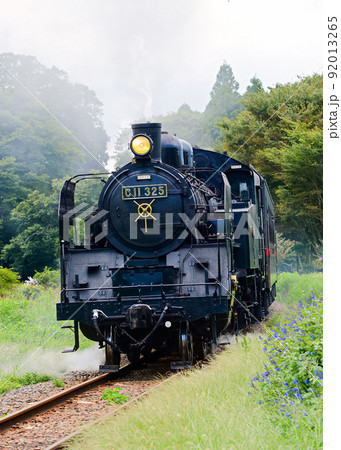 薄煙の蒸気機関車 92013265
