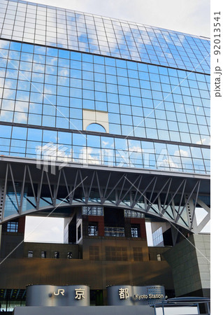 青空が美しいJR京都駅 烏丸口 92013541