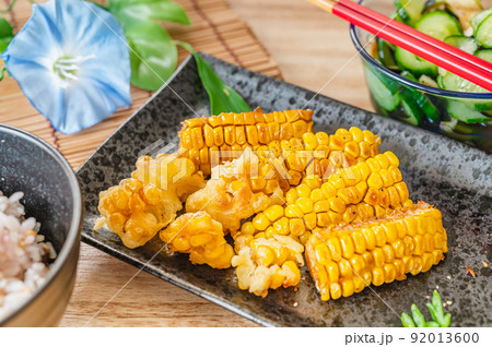 焼きトウモロコシとフリッター 焼きトウモロコシとフリッター 92013600