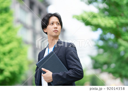 オフィスカジュアル ビジネスマン オフィスカジュアル ビジネスマン 92014358