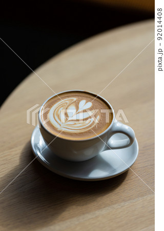 【縦位置】カフェラテ 92014408