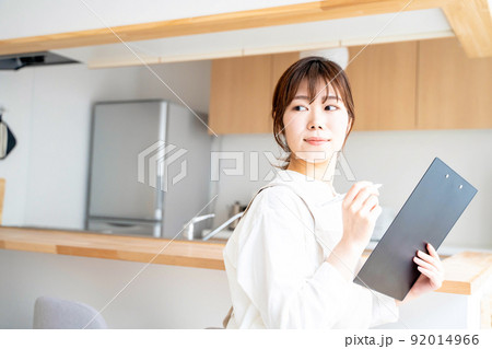 家事代行　家政婦　女性 92014966