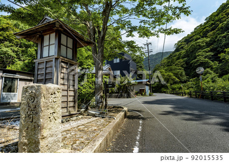 静岡県焼津市にある花沢の里入口にある常夜灯 92015535