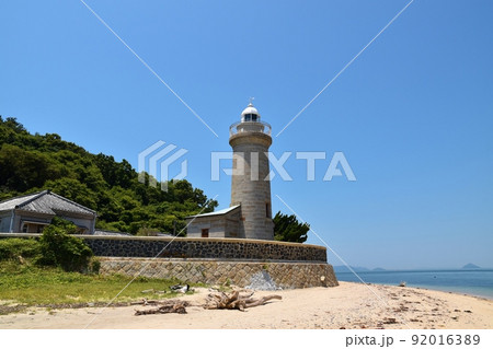 快晴の男木島灯台　香川 92016389