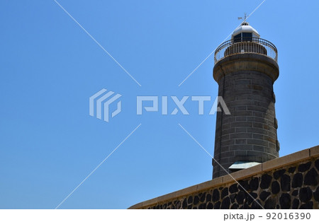 快晴の男木島灯台　香川 92016390