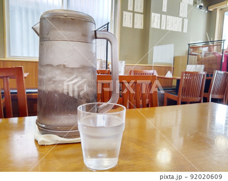 定食屋の水　冷たい水 92020609