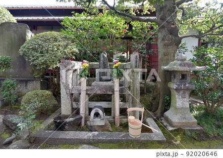 義仲寺 松尾芭蕉の墓 滋賀県大津市 義仲寺 松尾芭蕉の墓 滋賀県大津市 92020646