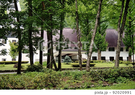 ANAホリデイイン信濃大町くろよん(ホテル全景 樹々 三角の木 エントリー道) ANAホリデイイン信濃大町くろよん(ホテル全景 樹々 三角の木 エントリー道) 92020991