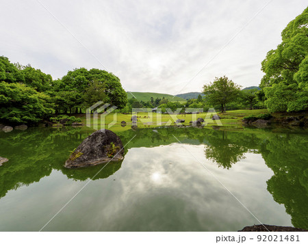 奈良公園三社託宣池の風景 奈良公園三社託宣池の風景 92021481