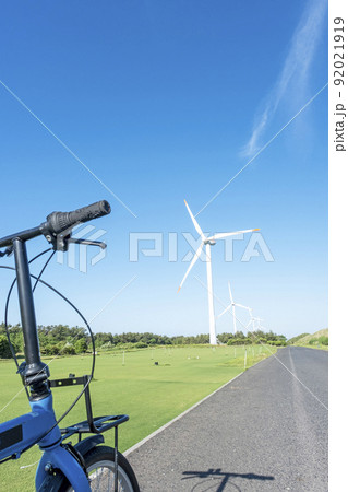 風車のある風景 サイクリングイメージ (鳥取県北栄町) 風車のある風景 サイクリングイメージ (鳥取県北栄町) 92021919