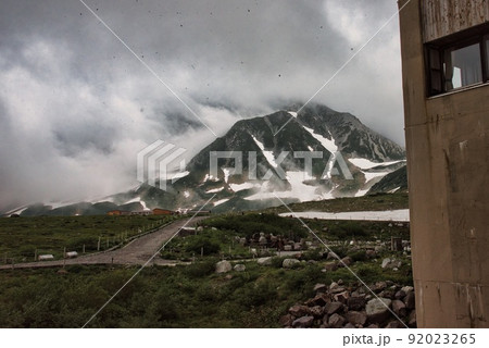 室堂平（ホテル立山　部屋の窓　雄山） 92023265