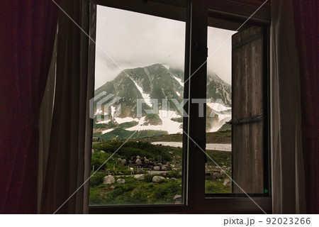 室堂平（ホテル立山　部屋の窓　雄山） 92023266