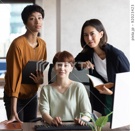 多国籍企業 グローバル 多国籍企業 グローバル 92023423
