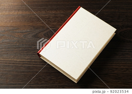 テーブルの上の一冊の本 テーブルの上の一冊の本 92023534