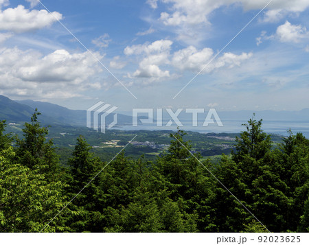 展望台から眺める琵琶湖と蓬莱山 92023625
