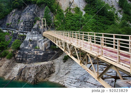 黒部ダム(遊覧船ガルべ かんぱ谷橋) 黒部ダム(遊覧船ガルべ かんぱ谷橋) 92023829