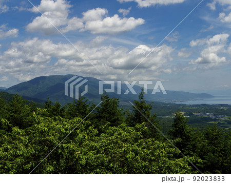 展望台から眺める琵琶湖と蓬莱山 92023833