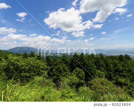 展望台から眺める琵琶湖と蓬莱山 92023834
