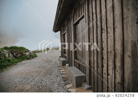 室堂平（室堂小屋　美女杉　修験者　登山小屋） 92024258